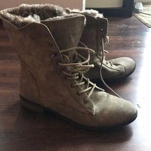 Express fur boots